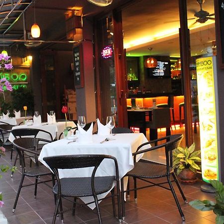 Hemingway'S Hotel Patong Exterior photo