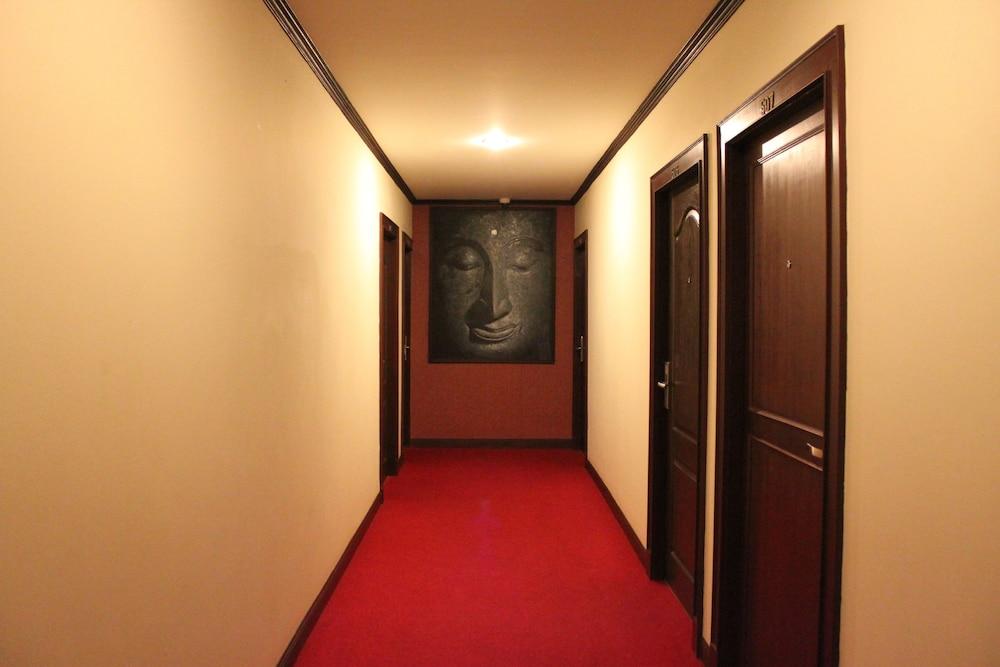 Hemingway'S Hotel Patong Exterior photo