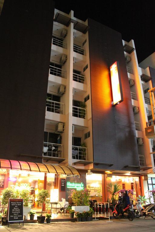 Hemingway'S Hotel Patong Exterior photo