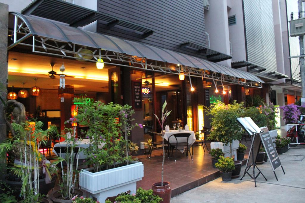 Hemingway'S Hotel Patong Exterior photo